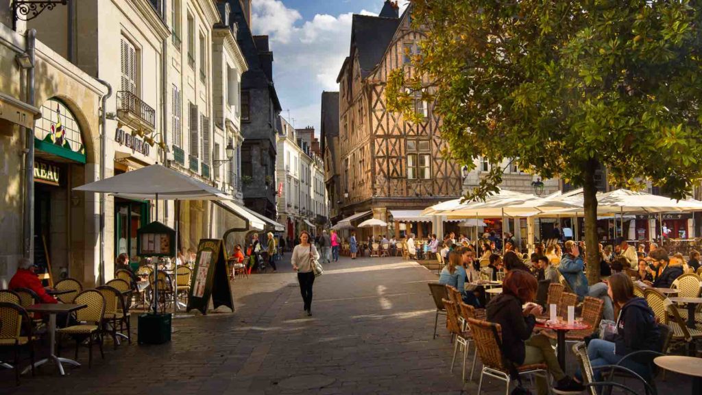 Place Plumereau, à Tours