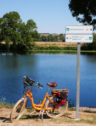 The Cher river by bike