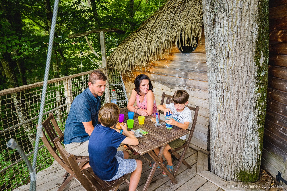 A family stay in a tree house - Fierbois Park