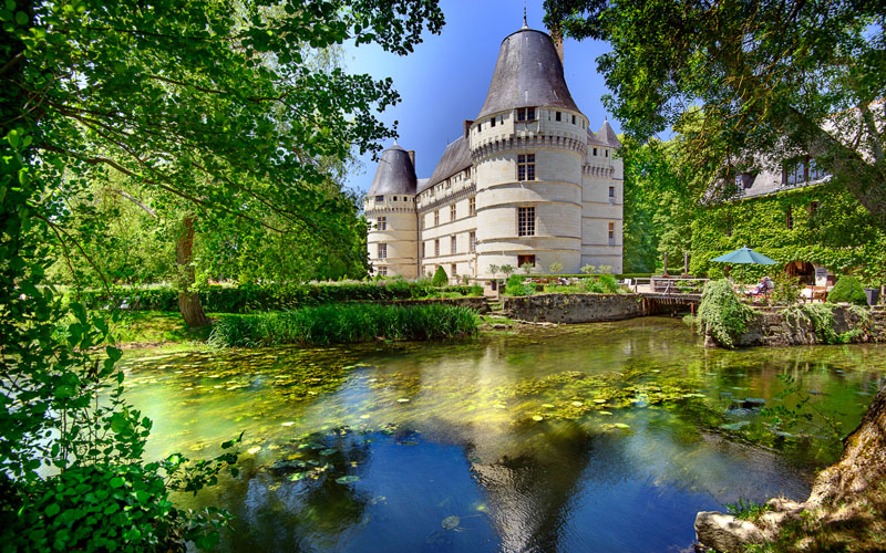 Enjoy the beautiful chateau of l'Islette and its contemporary rooms, a sixteenth century castle to tour with a guide, during a sunny day in France, near Paris. Loire Valley Chateaux (Chambord, Chenonceau, Blois, Chinon, Saumur, Tours...), a beautiful French heritage in Touraine.