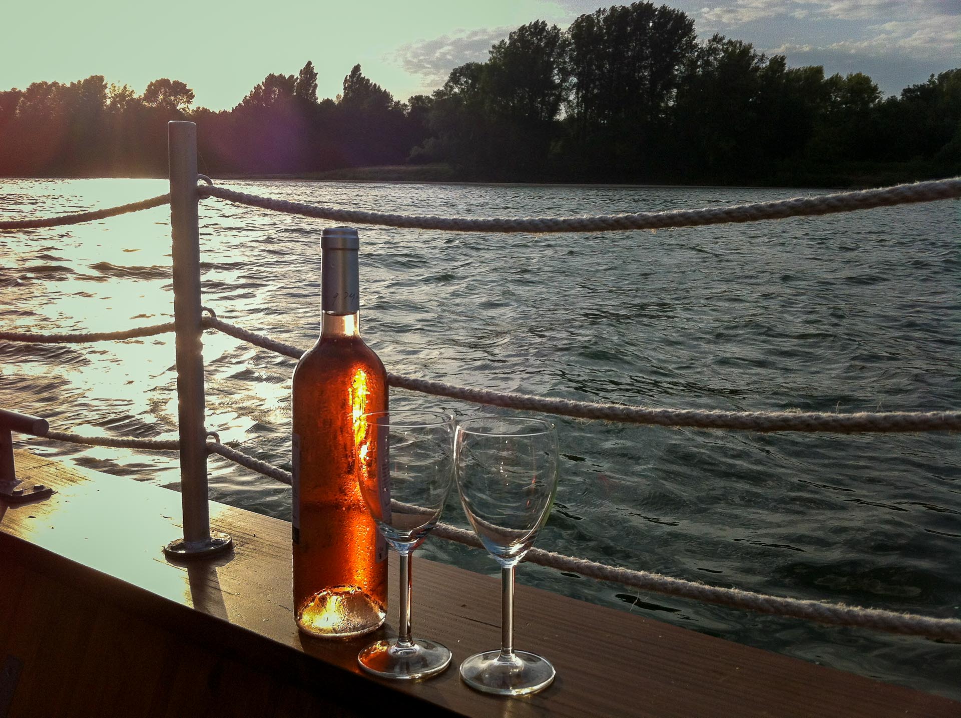 No cruise nor travel on rivers, but wine tasting on the Loire River, near the french city of Tours and the chateau of Langeais. Hotel La Toue Reine (la Batelière), Loire Valley, France. 