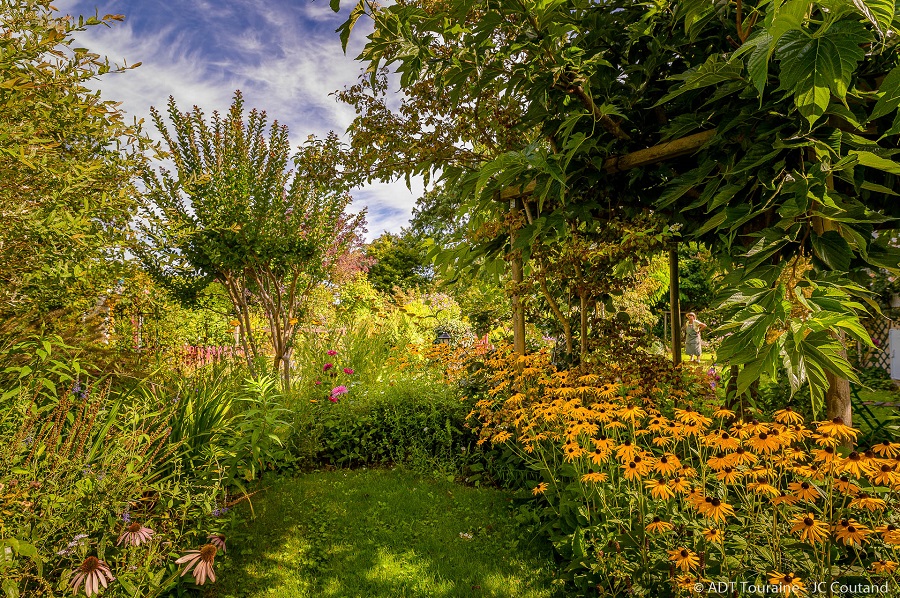 Le jardin de Mireille - Mireille's marvellous garden in Channay-sur-Lathan. Loire Valley, France.