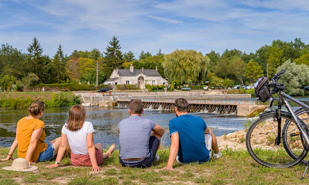 One of the four short cycling breaks, along the Cher river. Loire Valley by bike, in France.