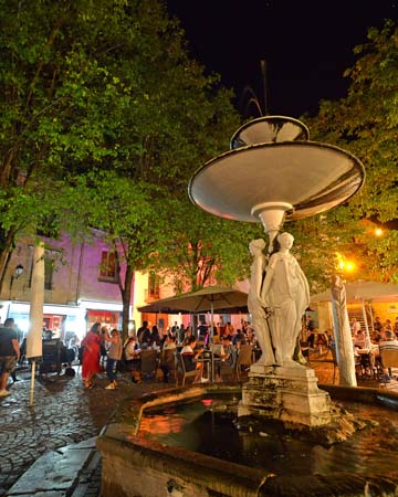 Fountain of the three graces, on the Général Charles de Gaulle square, in Chinon - Loire Valley, France.