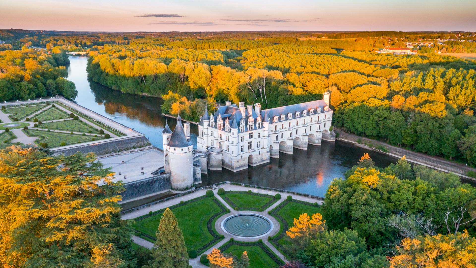 loire valley chateaux: amboise, chenonceau, chinon / french chateaux