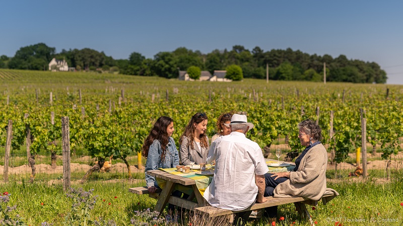 A lunch in the middle of the vineyards of the AOC Bourgueil. A perfect view and a perfect meal during your gastronomic stay in Loire Valley, France.