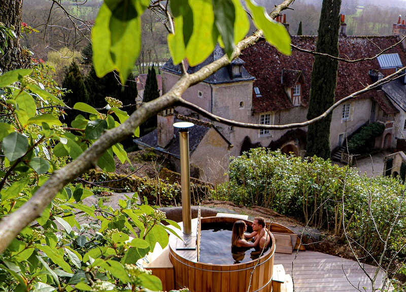 Valentine's day: chateau de Nazelles and its nordic bath, France.