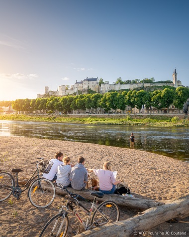 Bike rentals to visit Chinon and Loire Valley Chateaux, France.