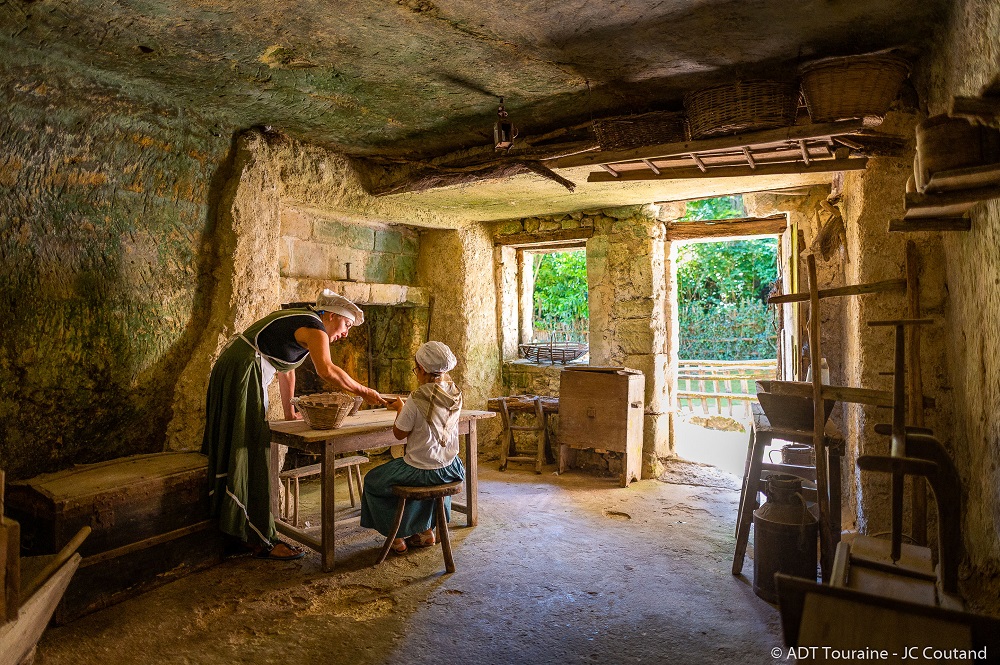 Troglodytic habitat