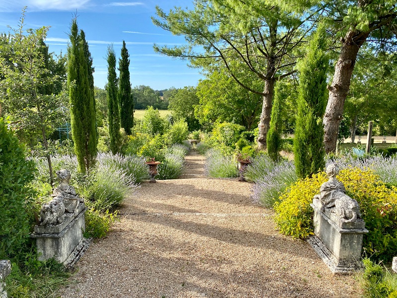 Jardins Haute Couture. Huismes, Loire Valley, France.