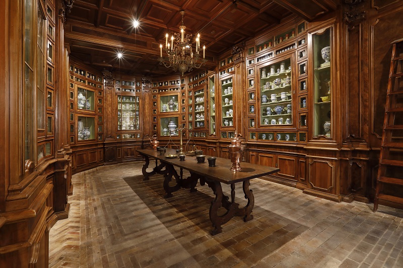 The apothecary of Catherine de Médici, in the castle of Chenonceau, France.