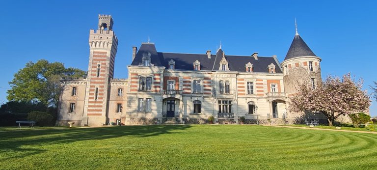 Gîte Tour Florentine – Château Haut-Villaumay-1