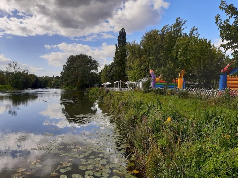 Picnic area Le Relais des berges du Cher in Azay-sur-Cher-1