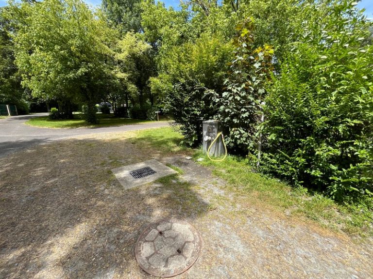 Montlouis-sur-Loire campsite service area-1