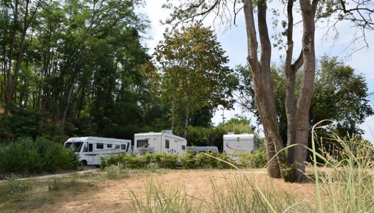 Aire d’accueil camping-cars “Le Relais des Berges du Cher” Azay-sur-Cher-3