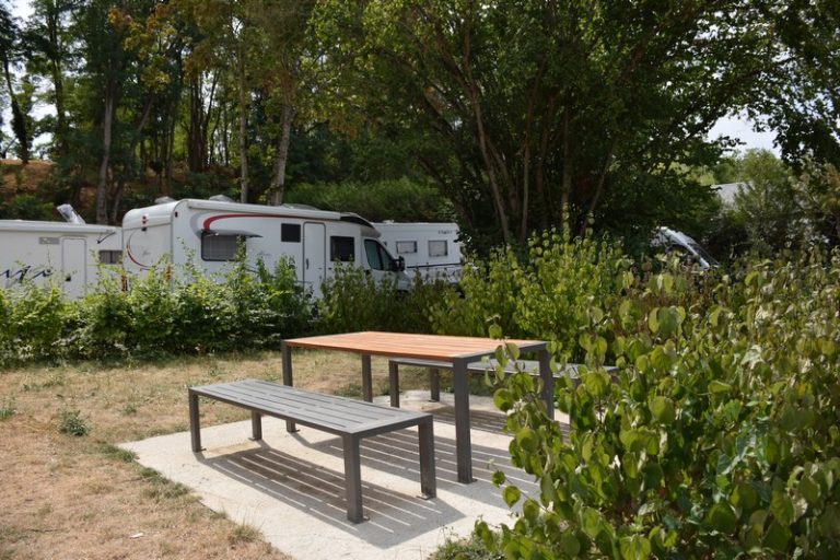 Aire d’accueil camping-cars “Le Relais des Berges du Cher” Azay-sur-Cher-1