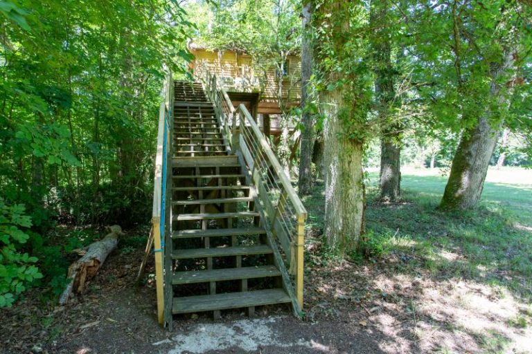 Château De Razay – Cabane dans les bois-2