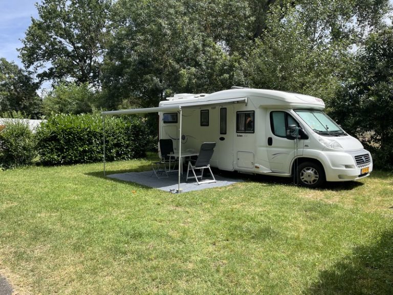 Montlouis-sur-Loire campsite service area-2