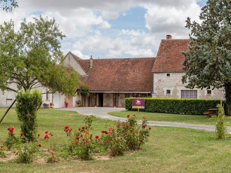Parking area of ??the Ferme des Bournaichères-1