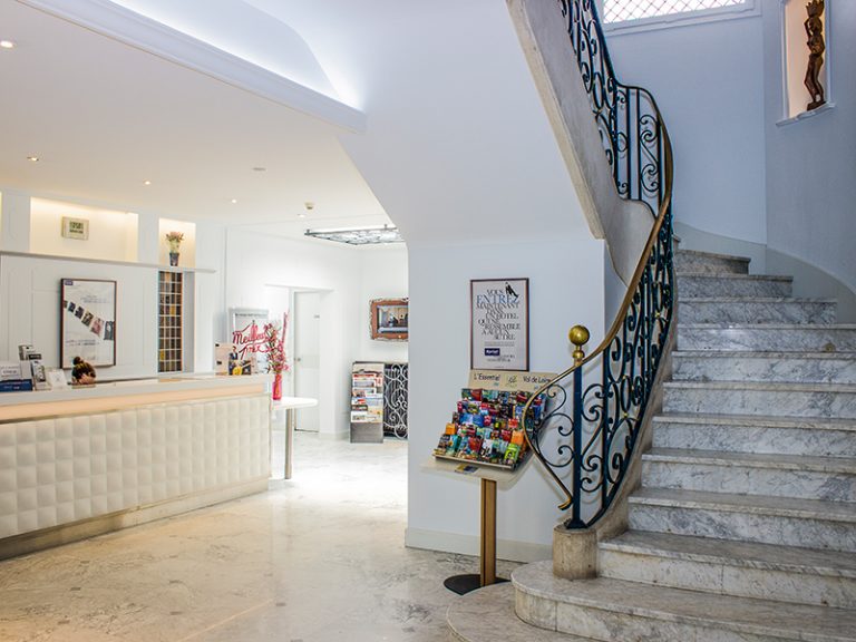 Hotel Kyriad Tours Center-1