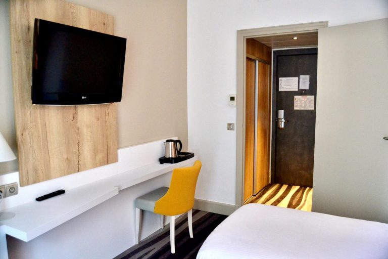 Hotel Kyriad Tours Center-12