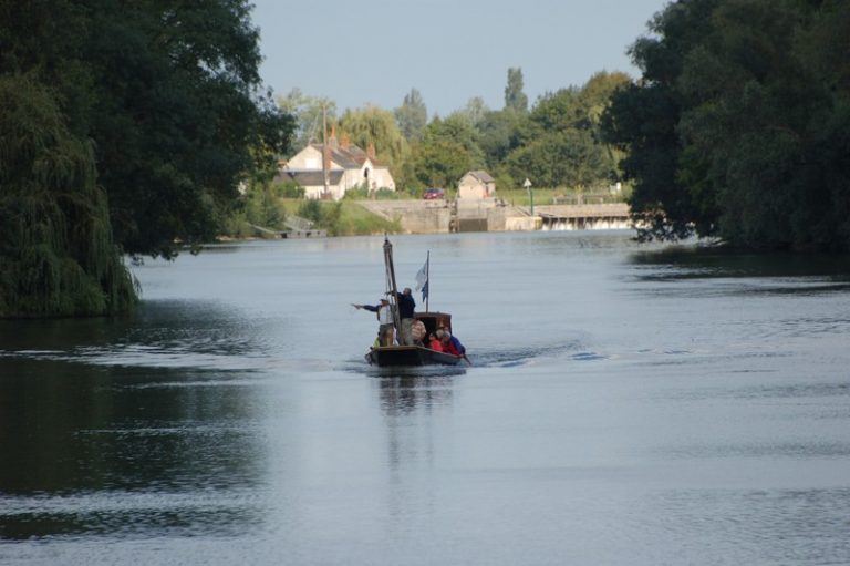 Les Mariniers du Jean Bricau – traditional ‘futreau’ boat on the Cher-5