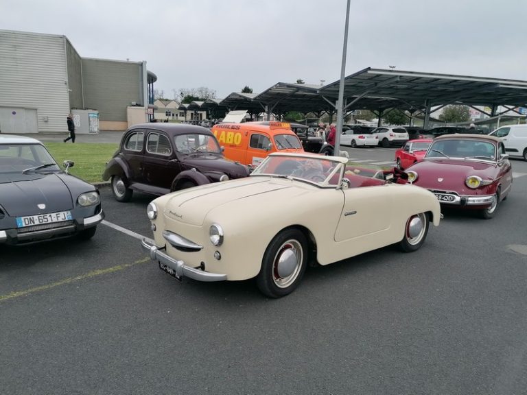 Rassemblement de voitures anciennes-5