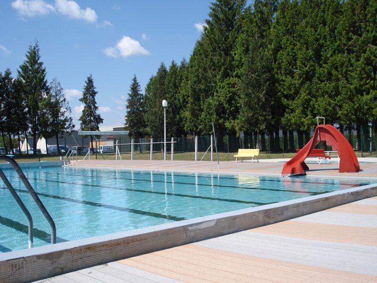 Outdoor swimming pool – Genillé-1