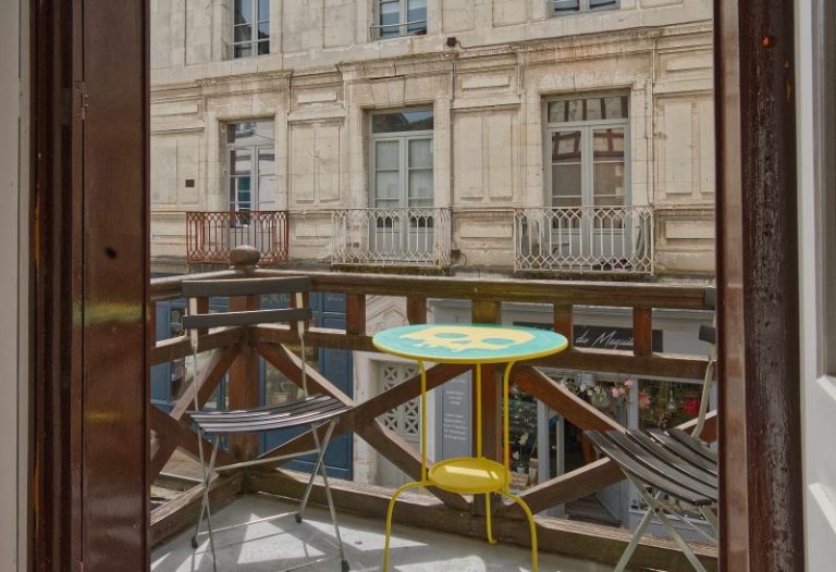 Au pied de la tour Saint Antoine-3