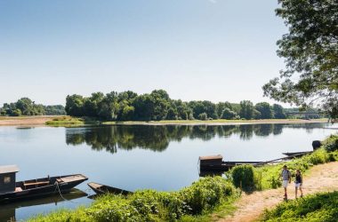 Walk in Candes-Saint-Martin: when the Loire and the Vienne rivers meet.