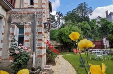 chemin roses jaunes