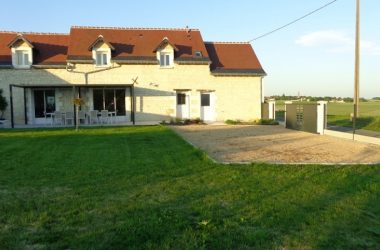 facade-bournan-gite-des-chevrettes