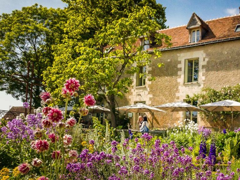 The Presbytery garden of Chédigny-3