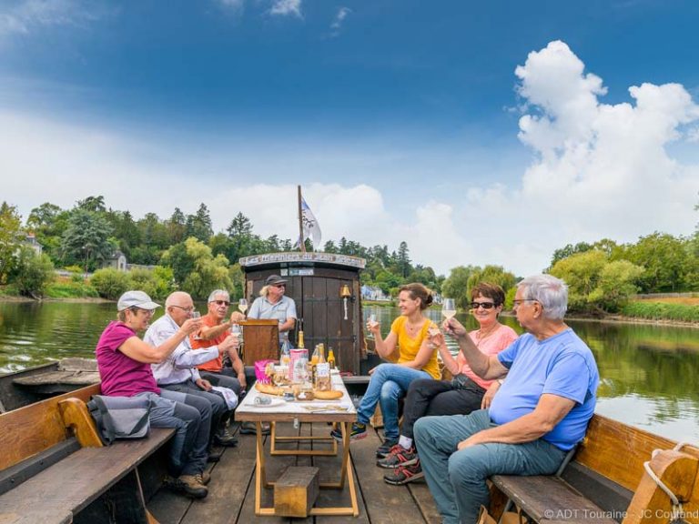 Les Mariniers du Jean Bricau – traditional ‘futreau’ boat on the Cher-2