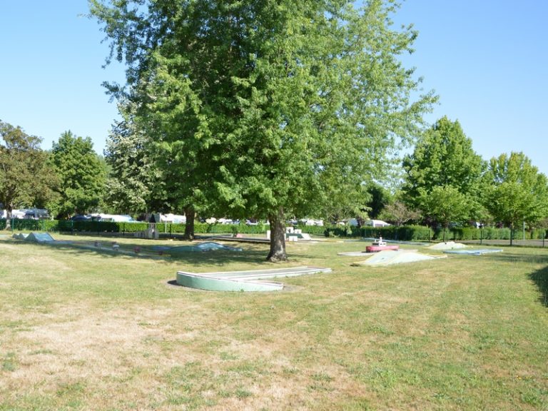 Picnic area in Vernou-sur-Brenne-1