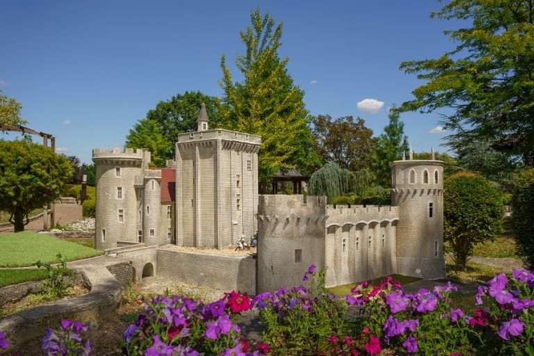 Loire Valley Mini-Châteaux-7