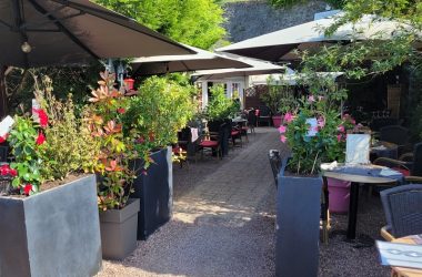 Les Grottes – Restaurant in Azay-le-Rideau, France.